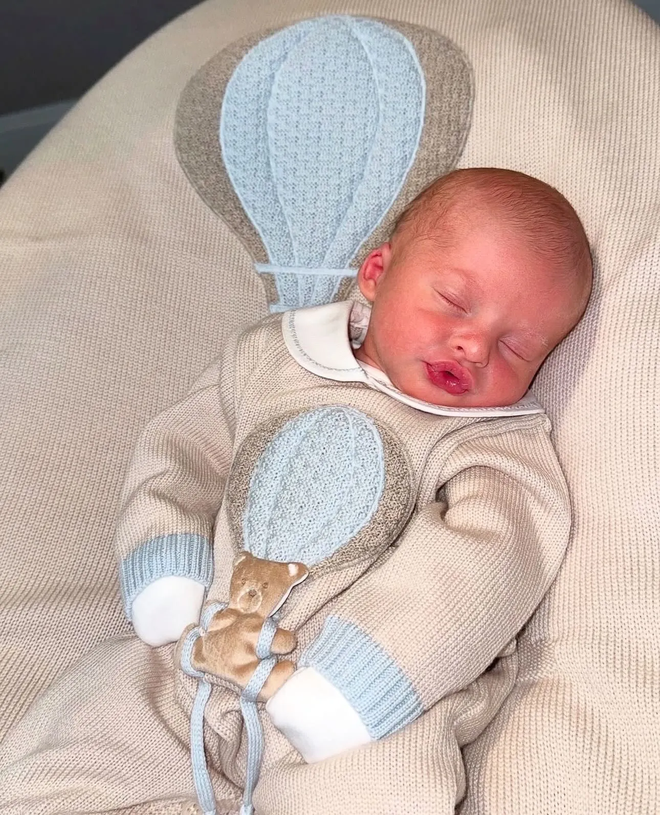 Beautiful knitted Merino Wool Cream/Blue Baby Romper with Bear/Air Ballon details.