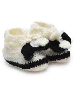 Chutput Kids Woollen Hand Knitted Self Desgin Booties - Cream