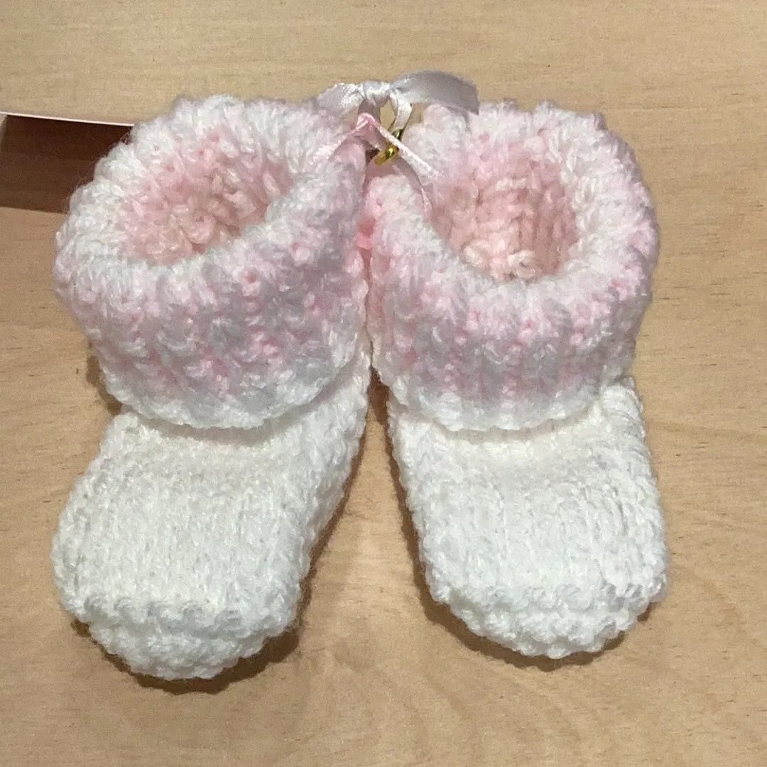 LG1-15 Hand knitted Baby Booties