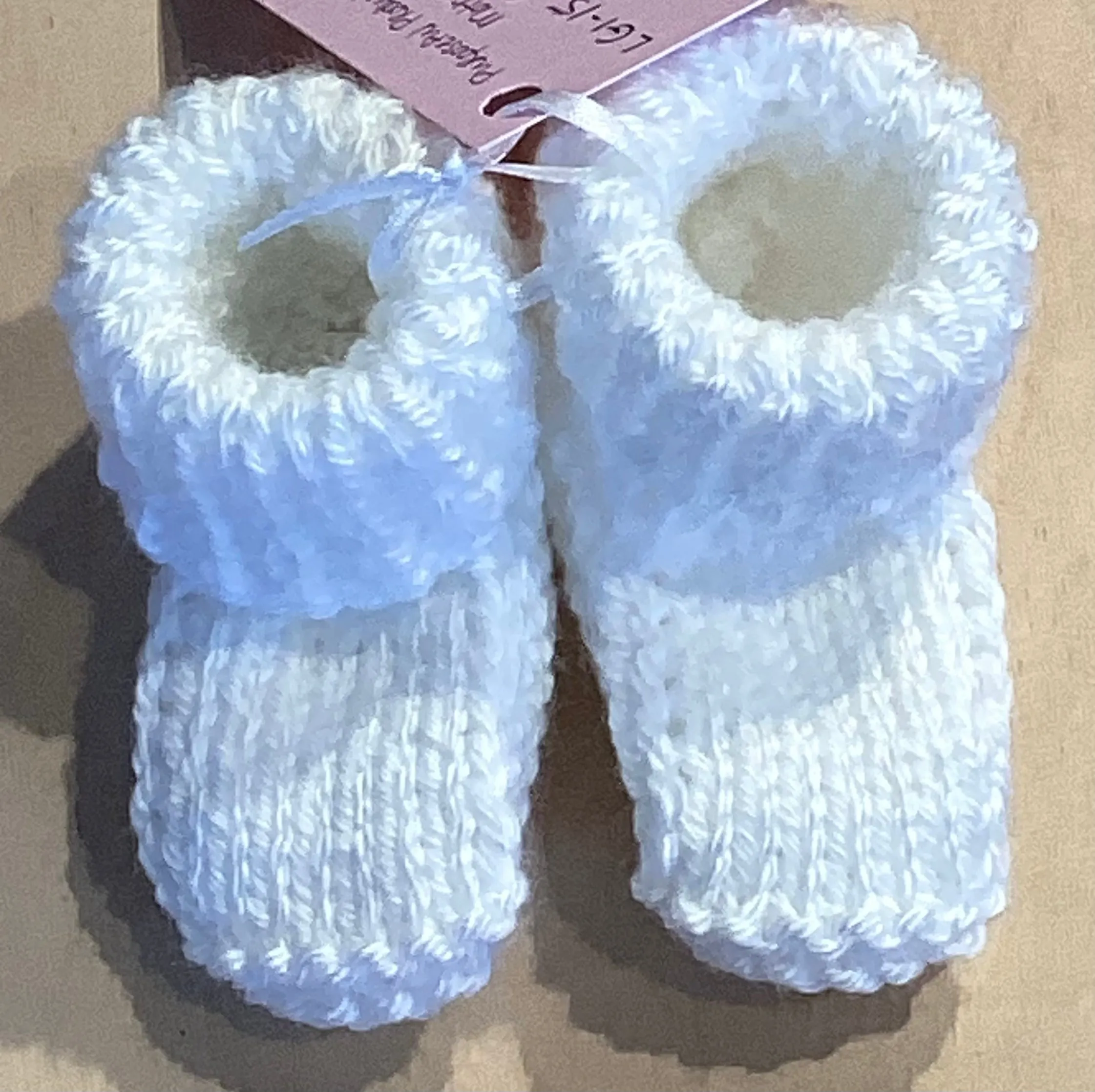 LG1-15 Hand knitted Baby Booties