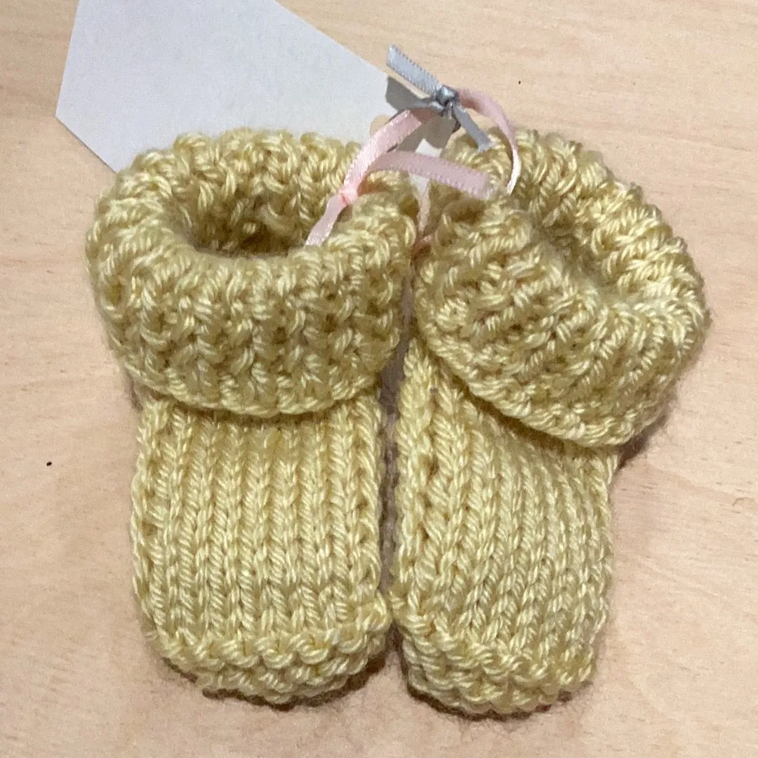 LG1-15 Hand knitted Baby Booties