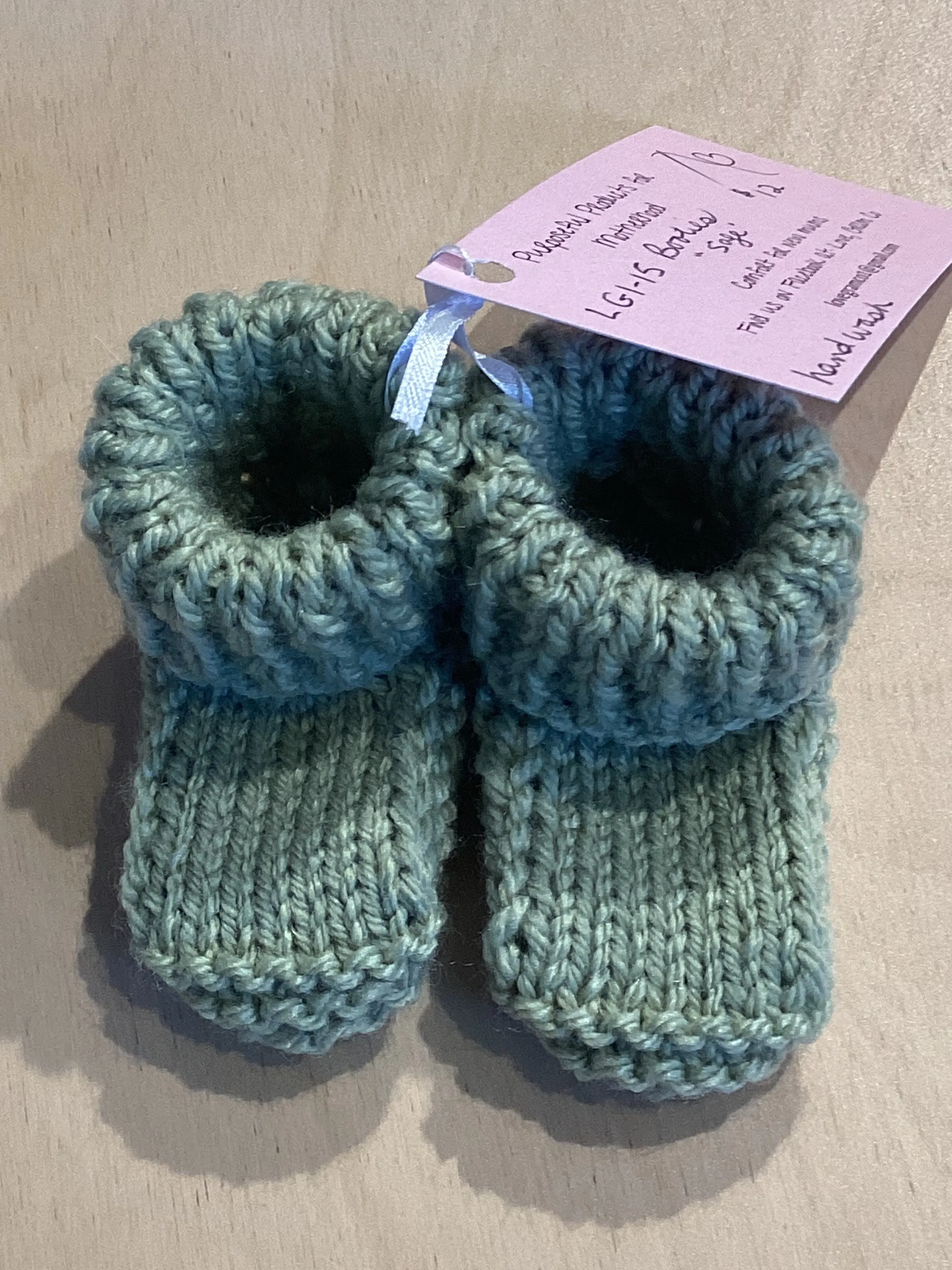 LG1-15 Hand knitted Baby Booties