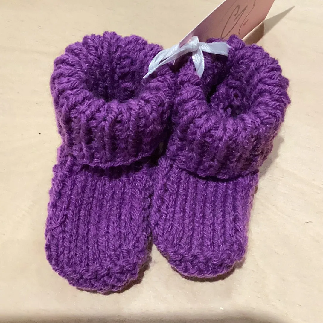 LG1-15 Hand knitted Baby Booties