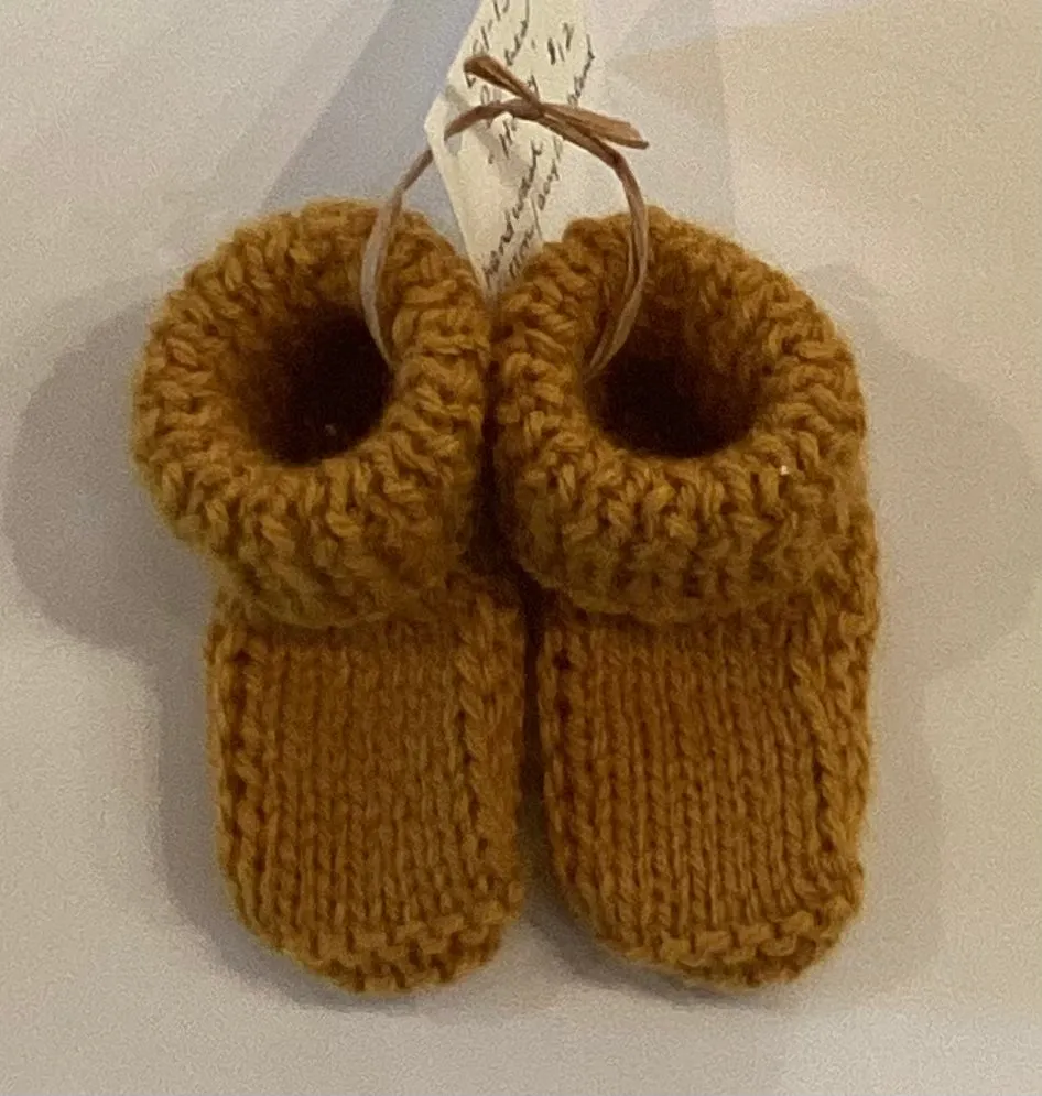 LG1-15 Hand knitted Baby Booties