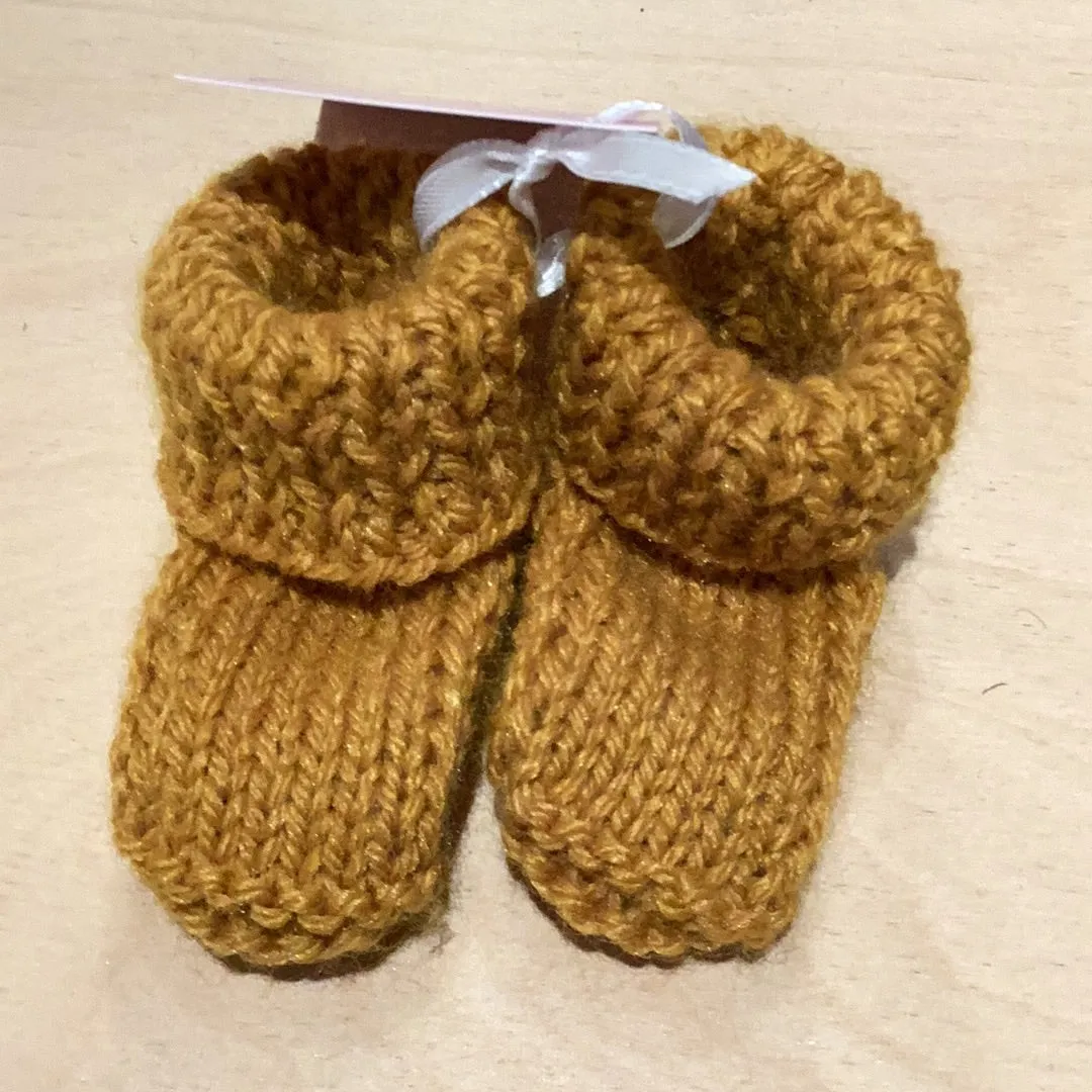 LG1-15 Hand knitted Baby Booties