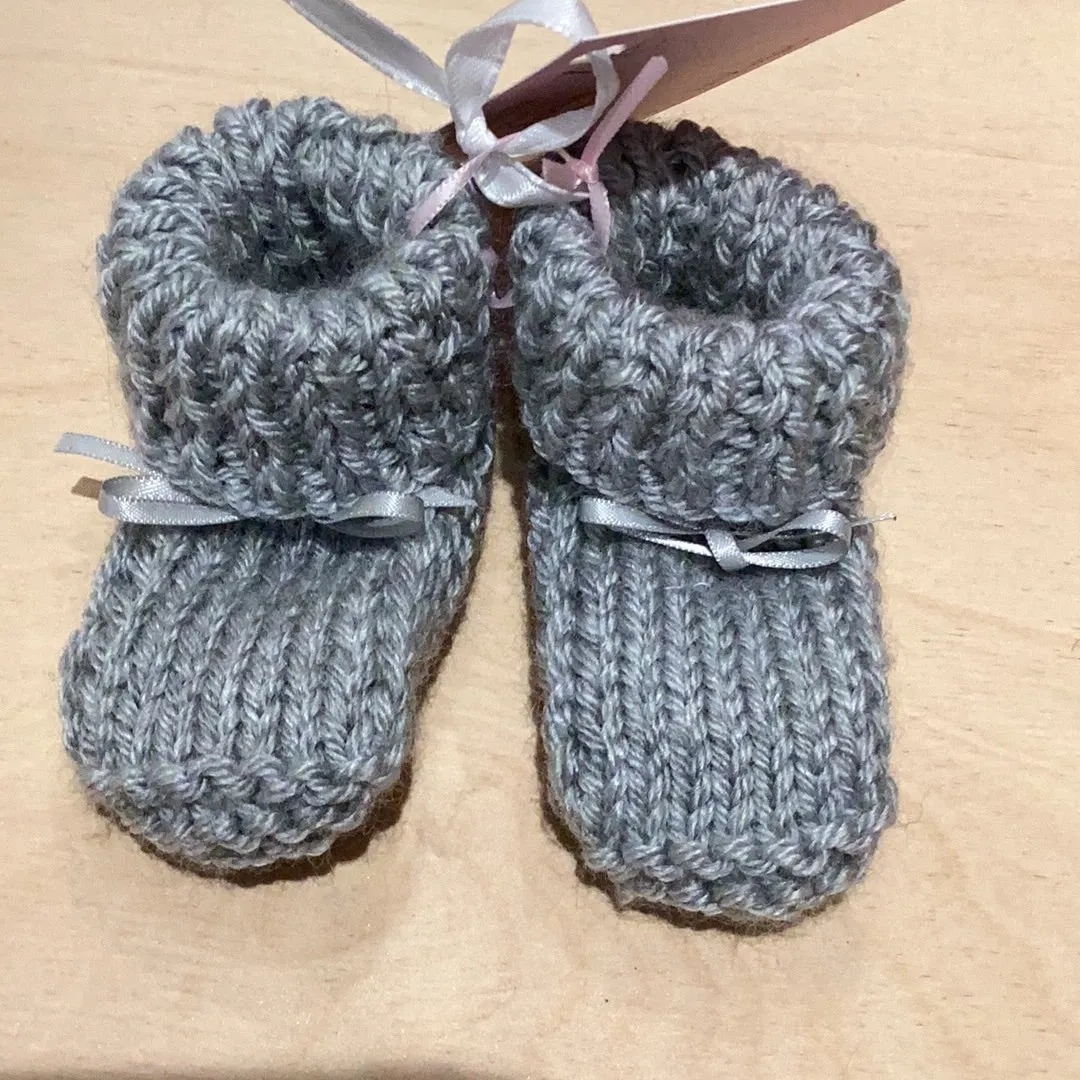 LG1-15 Hand knitted Baby Booties