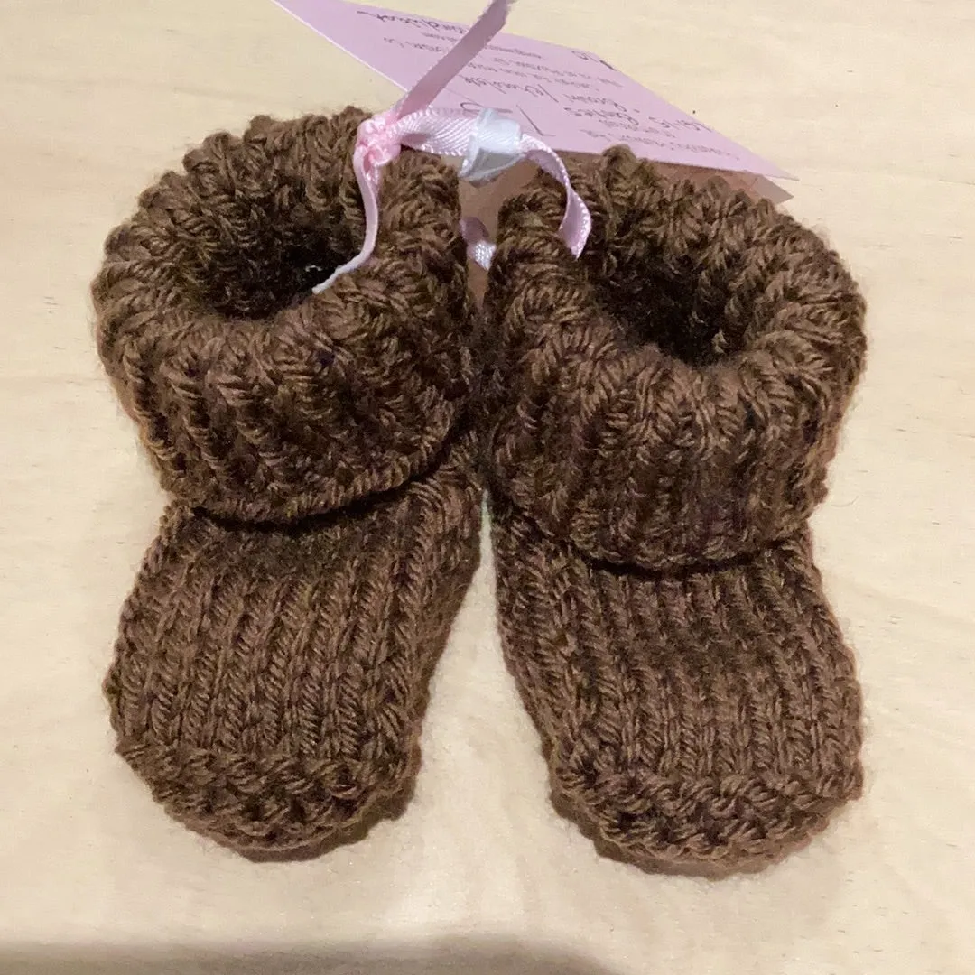 LG1-15 Hand knitted Baby Booties