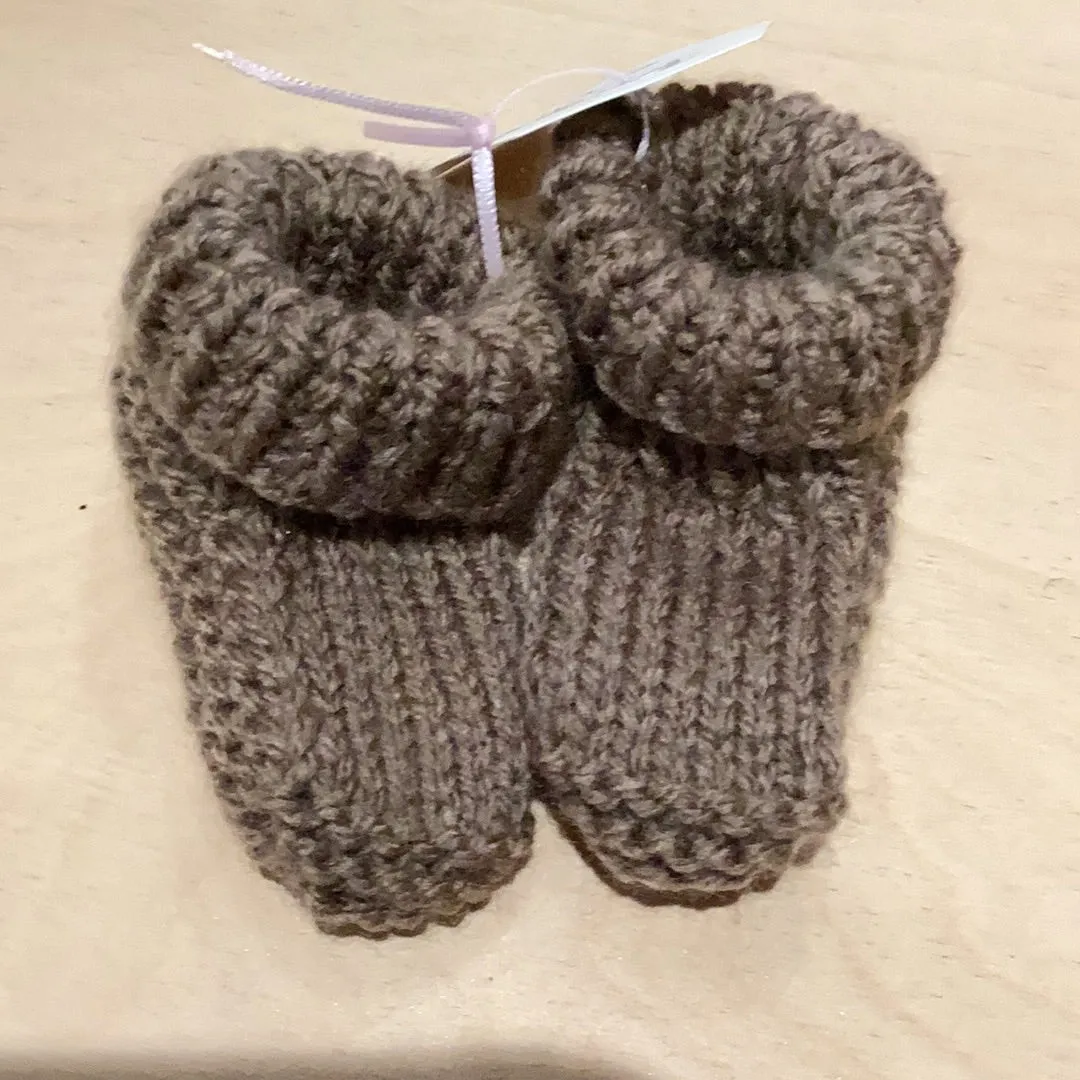LG1-15 Hand knitted Baby Booties