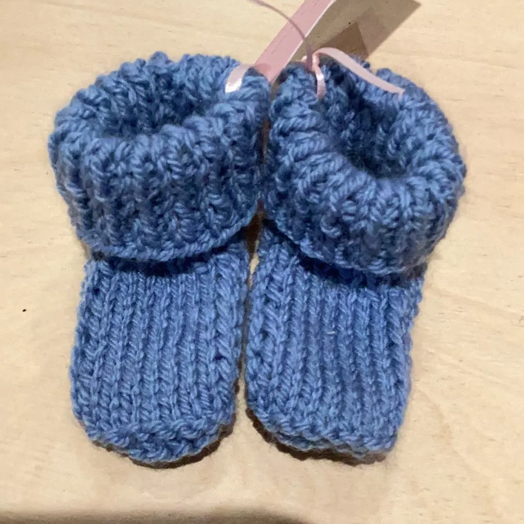 LG1-15 Hand knitted Baby Booties