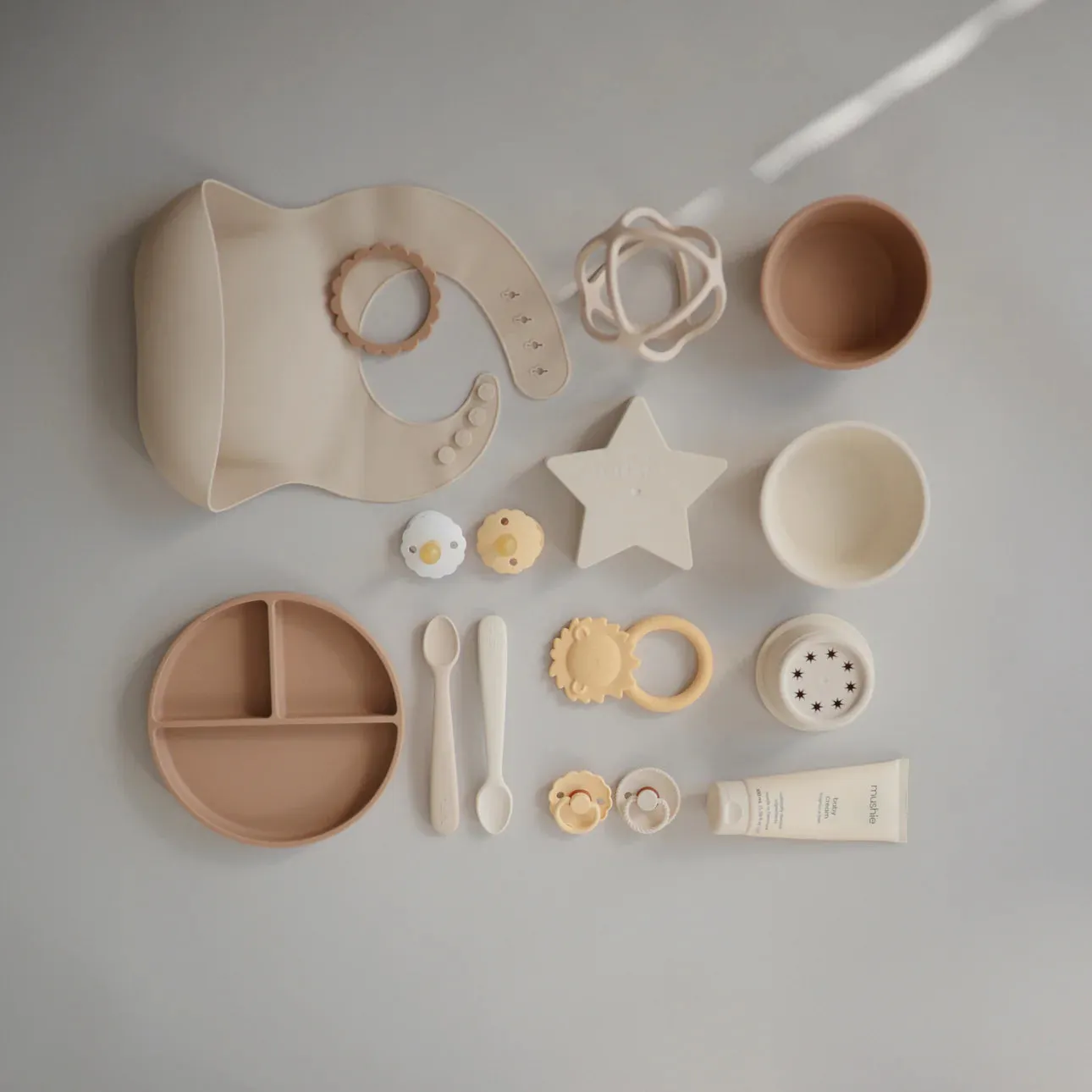 Mushie Silicone Baby Bib in Shifting Sand