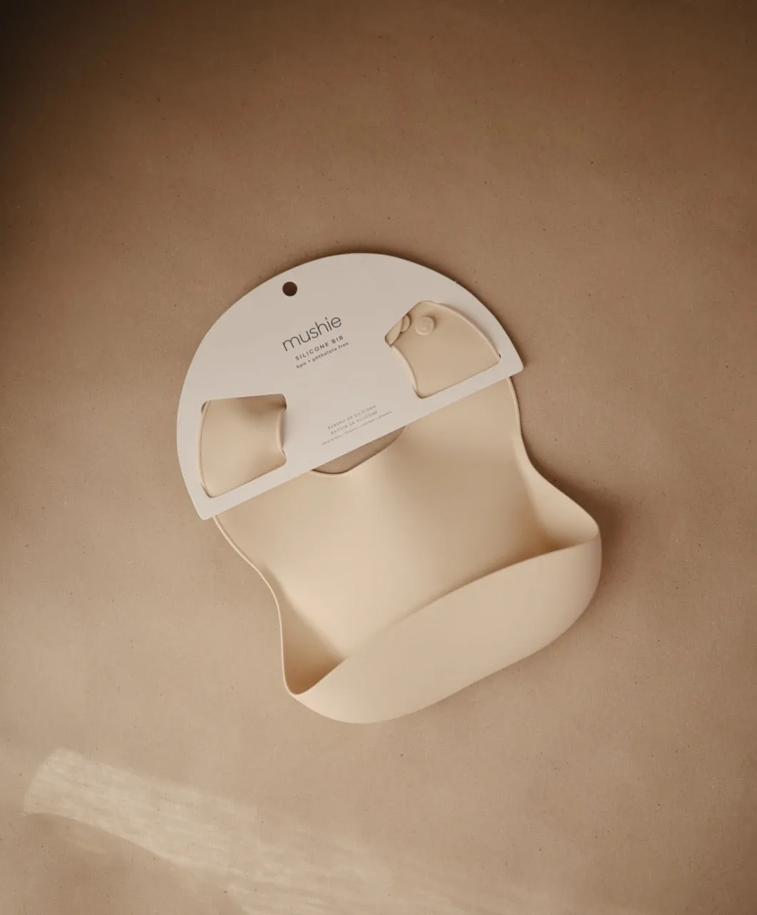 Mushie Silicone Baby Bib in Shifting Sand